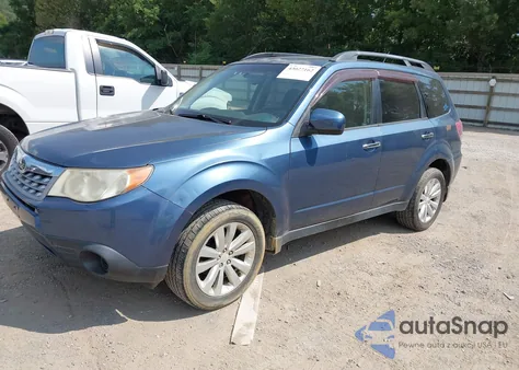 2012 Subaru Forester 2.5X Premium из США, поврежденный, VIN JF2SHBDCXCH440624